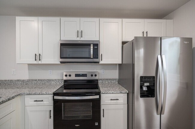 10th St SE Townhomes in Hickory, NC - Foto de edificio - Interior Photo