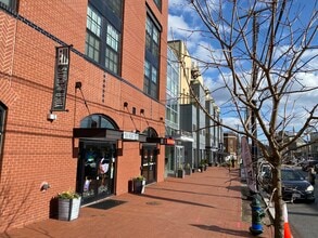 343 Cedar St NW, Unit 321 in Washington, DC - Building Photo - Building Photo