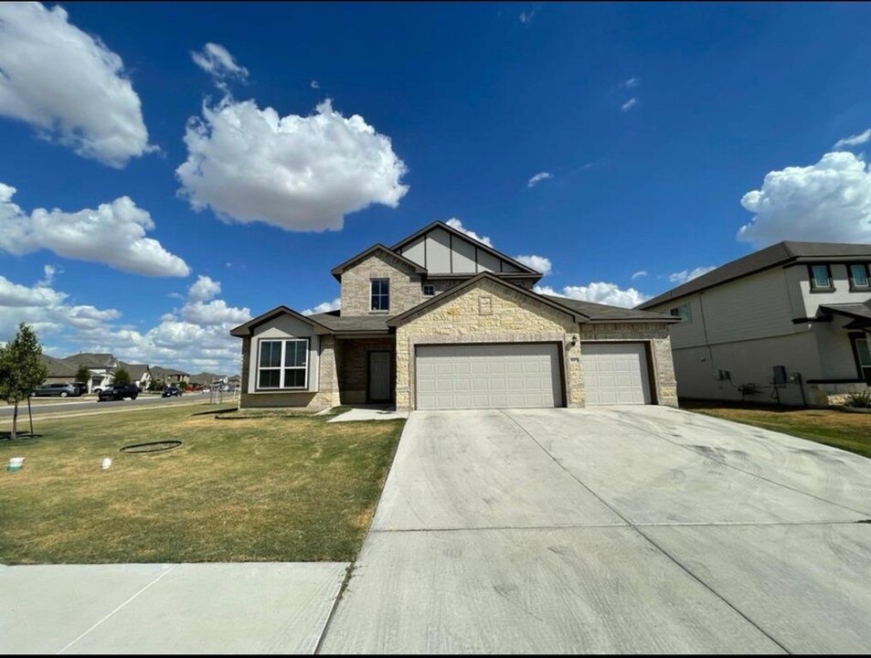 5803 Lucca Ln in Round Rock, TX - Foto de edificio