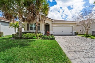 7461 SW Harbor Cove Dr in Stuart, FL - Building Photo