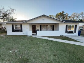 10920 N 29th St in Tampa, FL - Building Photo