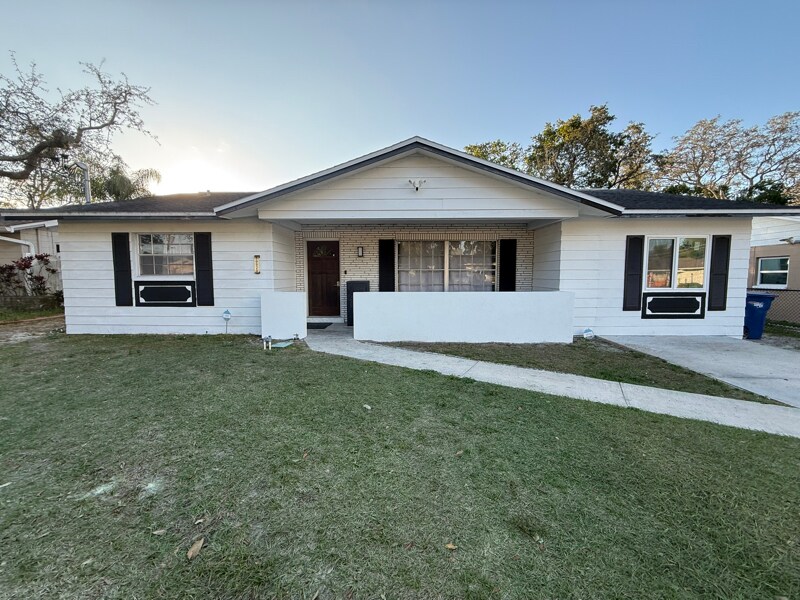 10920 N 29th St in Tampa, FL - Foto de edificio