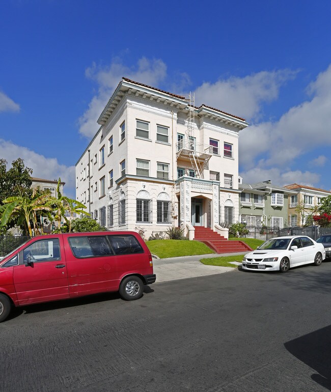 833 S Mariposa Ave in Los Angeles, CA - Foto de edificio - Building Photo