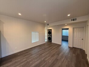 5106 E Falls View Dr in San Diego, CA - Building Photo - Building Photo