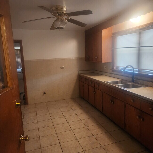 6656 S Fairfield Ave, Unit Unit 1 in Chicago, IL - Foto de edificio - Building Photo