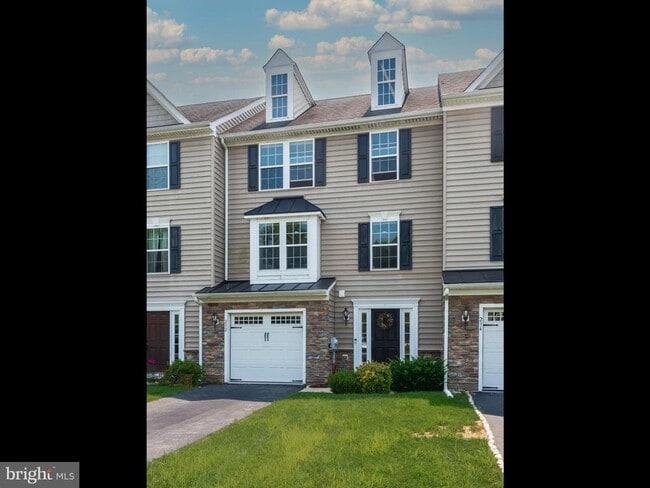 232 Tall Trees Cir in Downingtown, PA - Foto de edificio - Building Photo