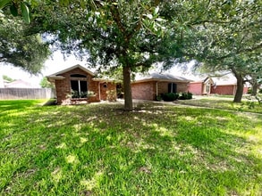 904 Snow Mass Dr in Hewitt, TX - Building Photo - Building Photo