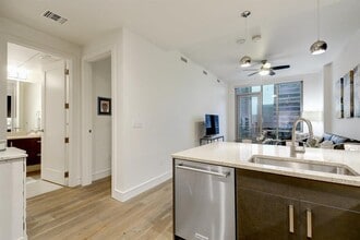 222 West Ave in Austin, TX - Building Photo - Building Photo