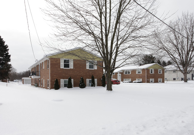 204-210 Kennedy St in Louisville, OH - Building Photo - Building Photo