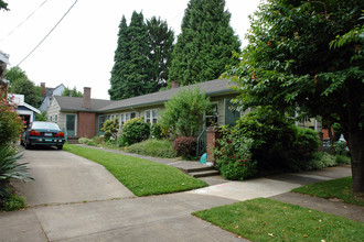 2116 NE Flanders St in Portland, OR - Building Photo - Building Photo