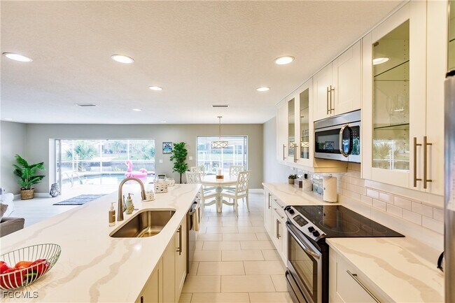 property at 1424 Windsor Ct