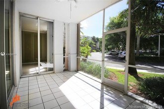 9805 NW 52nd St-Unit -117 in Doral, FL - Building Photo - Building Photo
