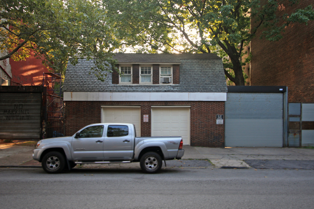 420 Clinton Ave in Brooklyn, NY - Building Photo