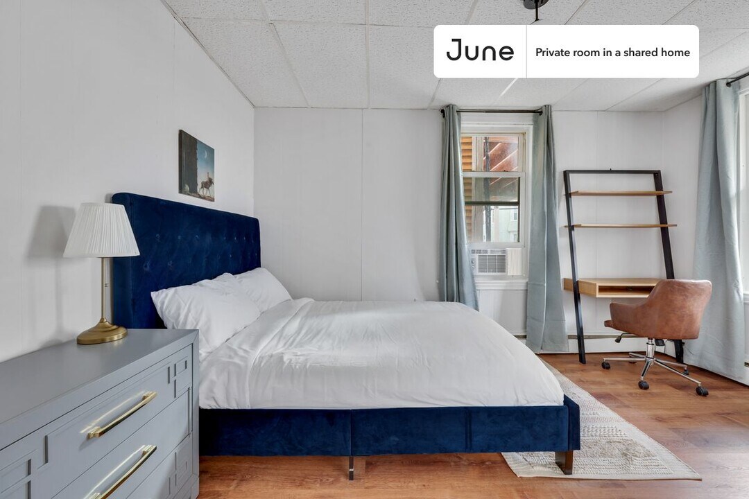 Private bedroom in 3 bed/1 bath Home in Boston, MA - Building Photo