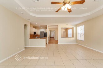 5229 Sancerre Cir in Greenacres, FL - Foto de edificio - Building Photo