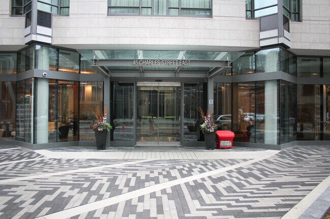 45-5245 Charles St E in Toronto, ON - Building Photo - Building Photo