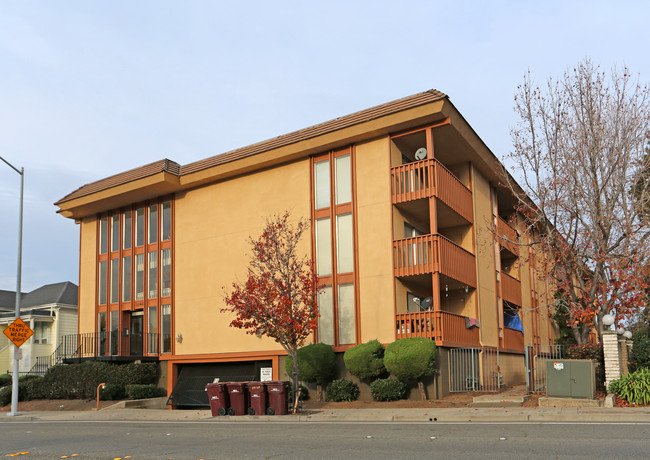 D Street Apartments in Hayward, CA - Building Photo - Building Photo