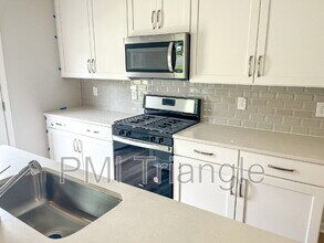 802 Oak Center Dr in Raleigh, NC - Building Photo - Building Photo