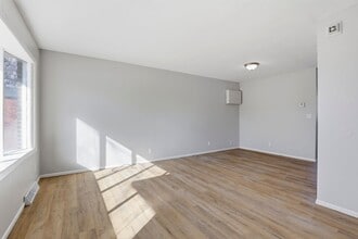 836 Greenwood Ct in Oshkosh, WI - Building Photo - Building Photo