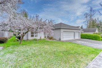 374 NE 49th Ave in Hillsboro, OR - Building Photo - Building Photo