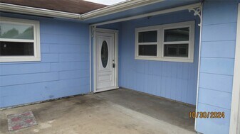 2207 N Cleveland St in Dayton, TX - Building Photo