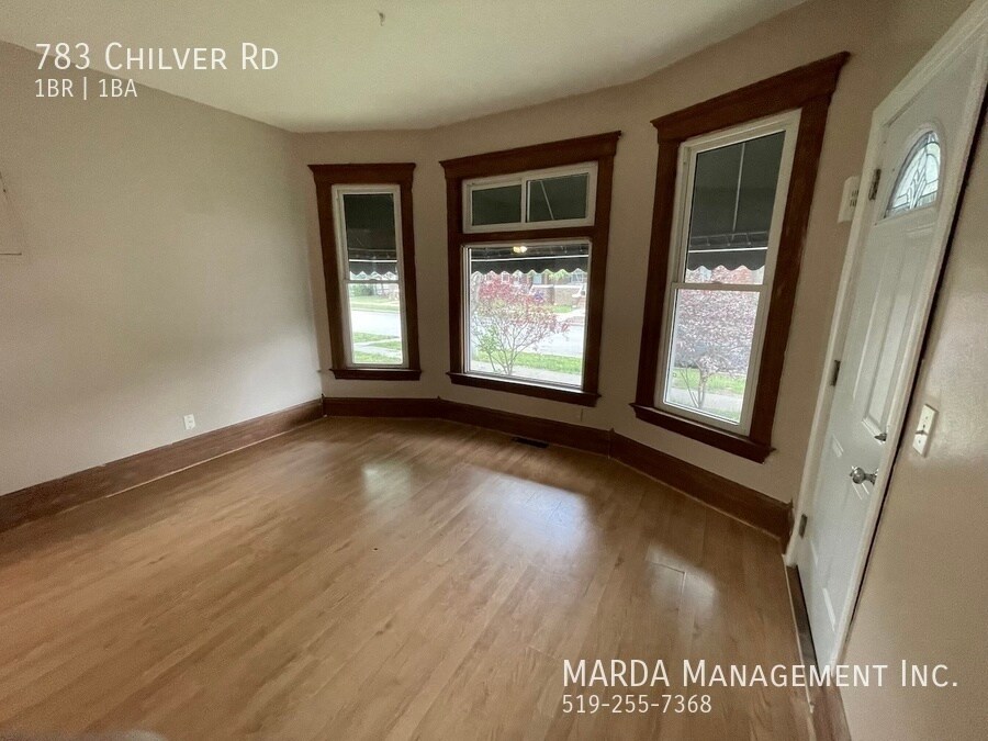 SPACIOUS 1+ BED/1BATH MAIN FLOOR UNIT IN W in Windsor, ON - Building Photo