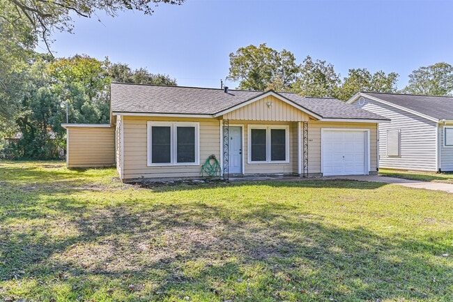 1007 Plum St in La Marque, TX - Building Photo - Building Photo