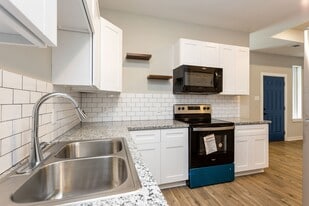 10317 Lake Rd in Houston, TX - Building Photo