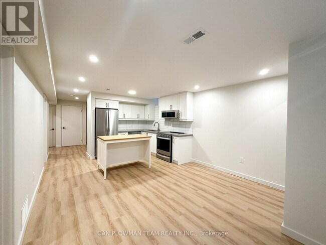 813 Groveland Ave in Oshawa, ON - Building Photo - Building Photo