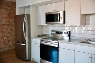 439 N Salina St, Unit 2 in Syracuse, NY - Foto de edificio - Building Photo