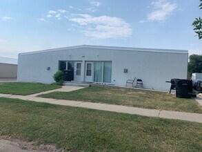 305 11th Ave W, Unit 3 in Williston, ND - Building Photo - Building Photo