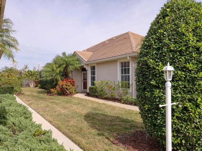 7021 Woodmore Terrace in Lakewood Ranch, FL - Building Photo - Building Photo