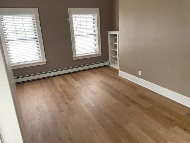 1520 9th St, Unit Apt A in Monroe, WI - Building Photo - Building Photo