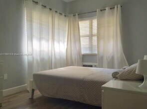 1325 Meridian Ave in Miami Beach, FL - Building Photo - Building Photo