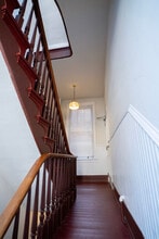 137 W 9th St, Unit 1 in Cincinnati, OH - Foto de edificio - Building Photo