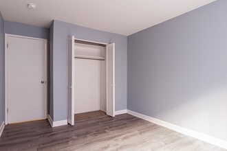 3723 N Pine Grove Ave, Unit E3 in Chicago, IL - Foto de edificio - Building Photo