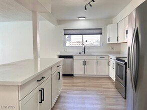 716 Vincent Way in Las Vegas, NV - Foto de edificio - Building Photo