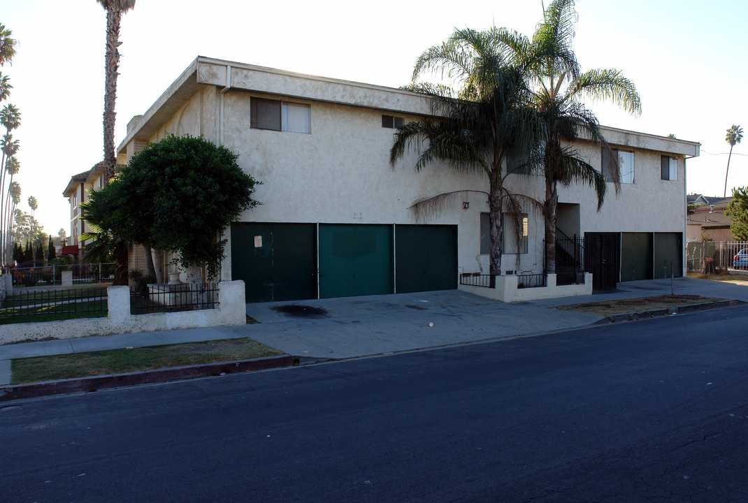 500 E 97th St in Inglewood, CA - Building Photo