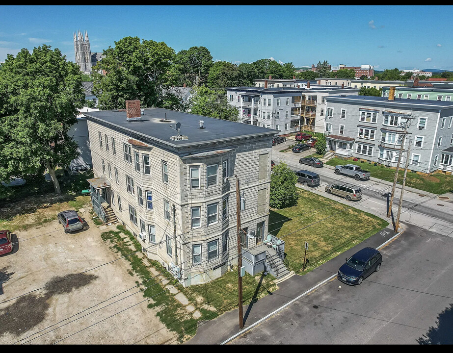 39 Howard St in Lewiston, ME - Building Photo