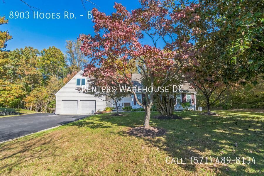 8903 Hooes Rd in Lorton, VA - Foto de edificio