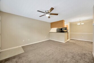 308 Lake Parsons Green in Brandon, FL - Building Photo - Building Photo