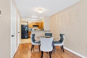 3075 Hawthorne Dr NE in Washington, DC - Building Photo - Building Photo