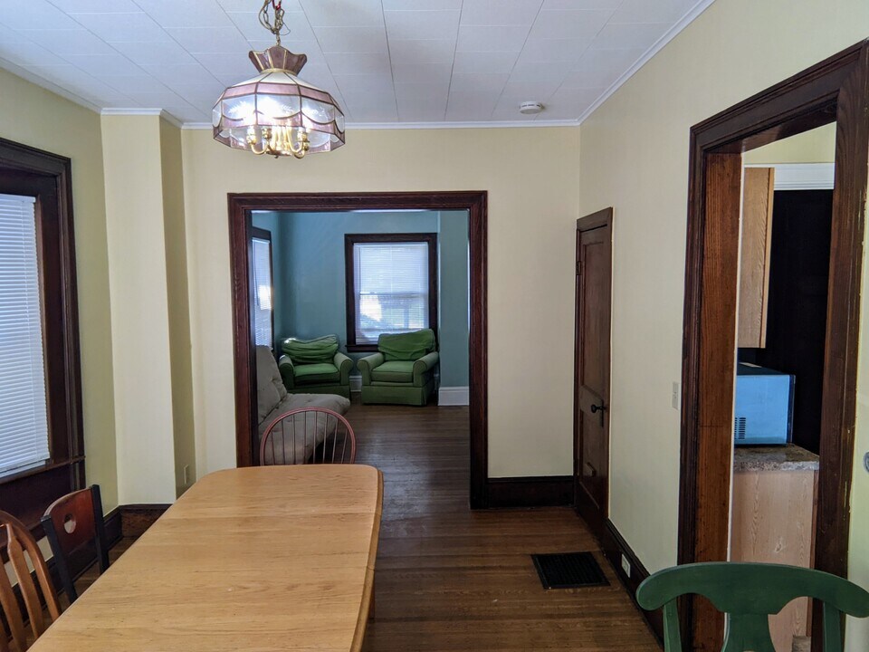 1208 S Plymouth Ave, Unit 1208 in Rochester, NY - Building Photo