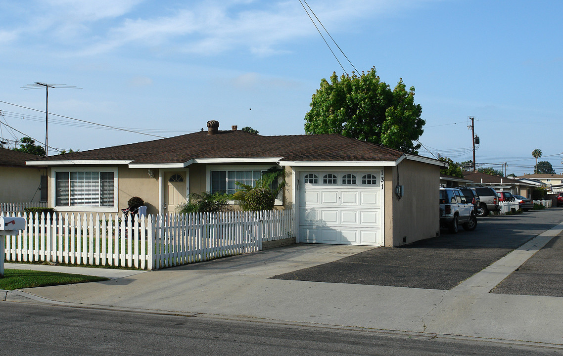 131 E 21st St in Costa Mesa, CA - Building Photo