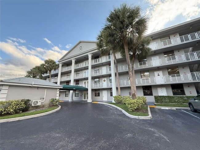 1522 Whitehall Dr in Davie, FL - Building Photo - Building Photo