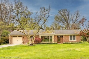 16239 Madoline St in Beverly Hills, MI - Building Photo