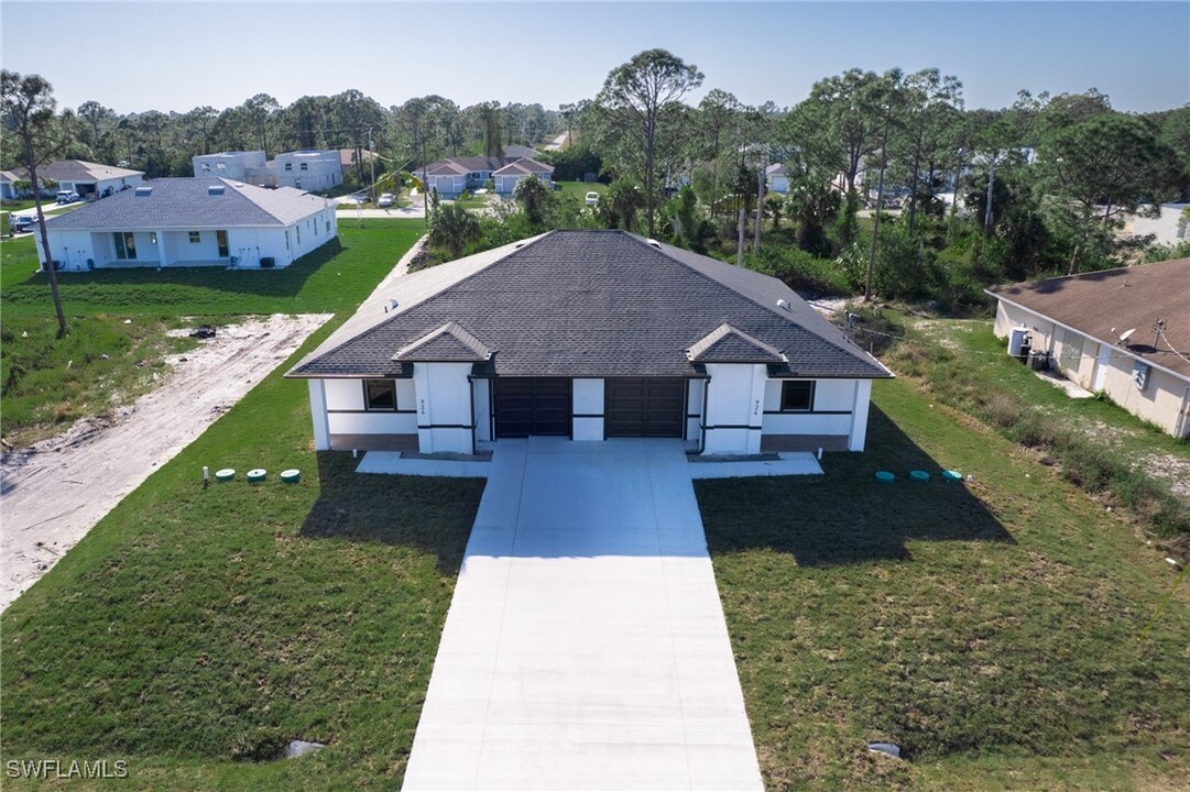926-926 Countess Ave in Lehigh Acres, FL - Building Photo