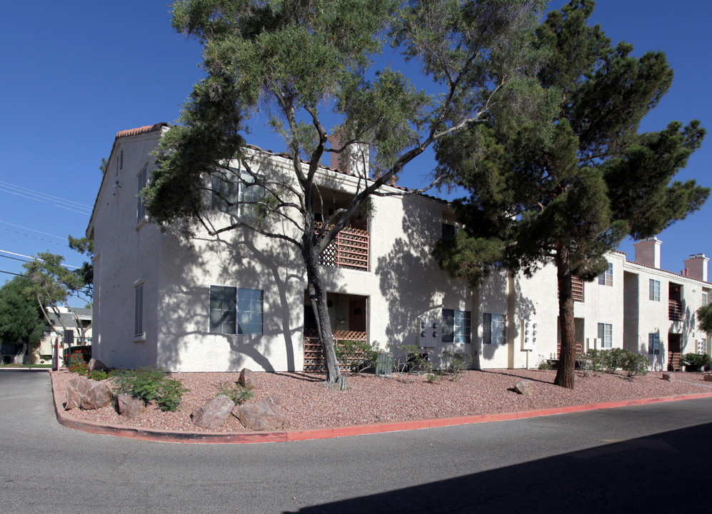 Oasis Star II Apartment in Las Vegas, NV - Building Photo