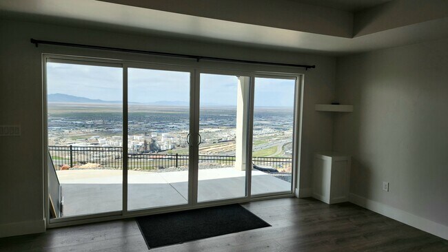 616 S Miller Ave, Unit 616 S Miller Ave apt B