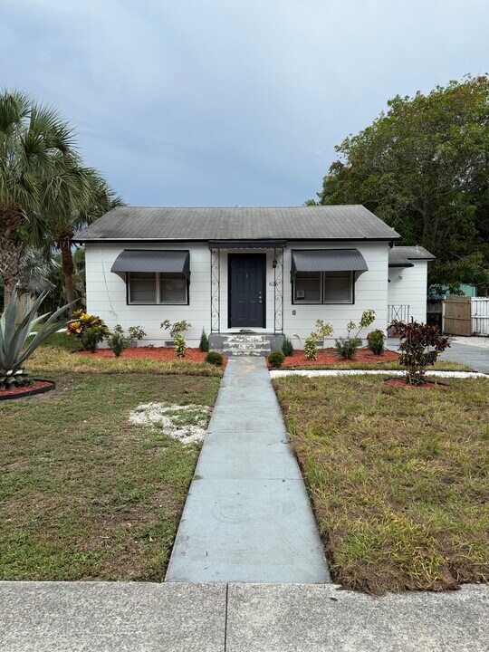 626 37th St, Unit Main House in West Palm Beach, FL - Building Photo